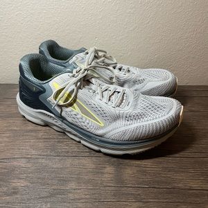 Good condition Altra Torin 5